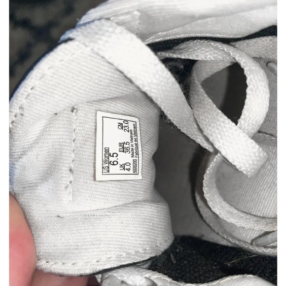 Laced Vans - Picture 3 of 3